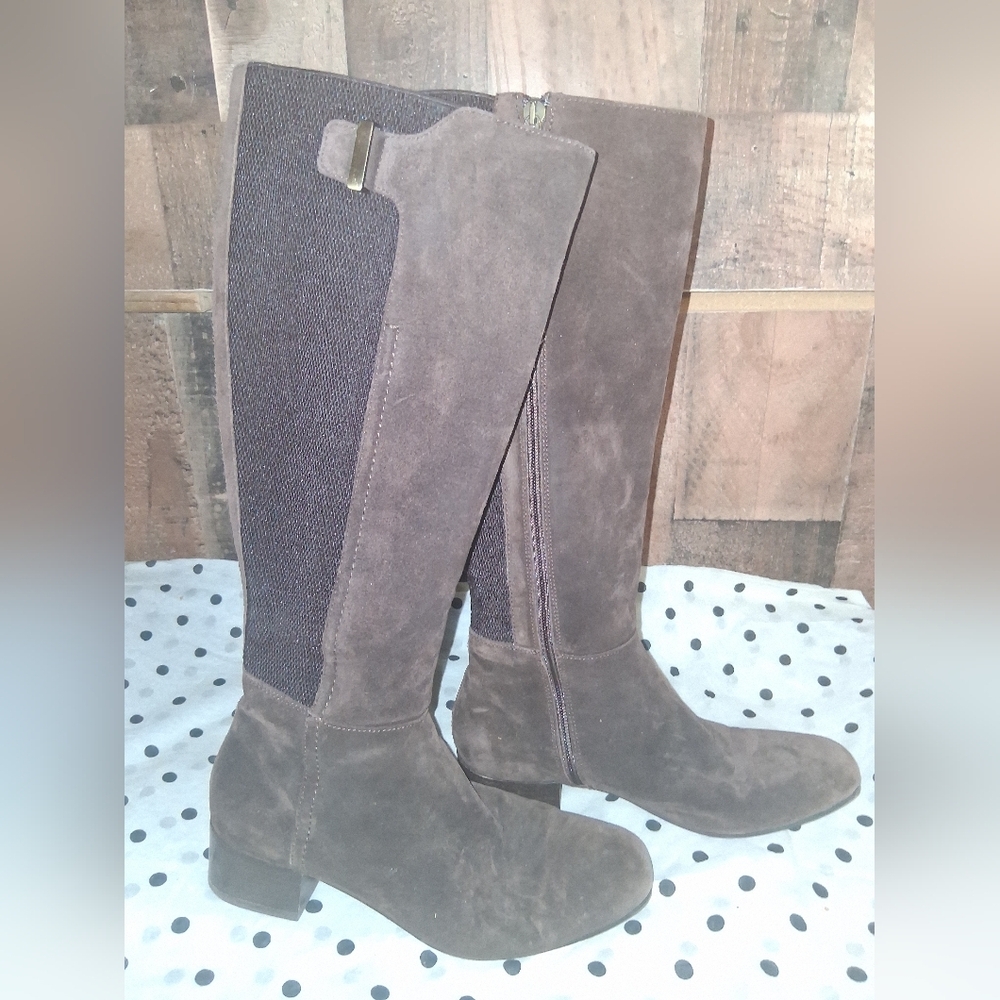 AQUATALIA Italy Letizia Riding Boots in Brown Suede w/ Stretch Panel & zipper